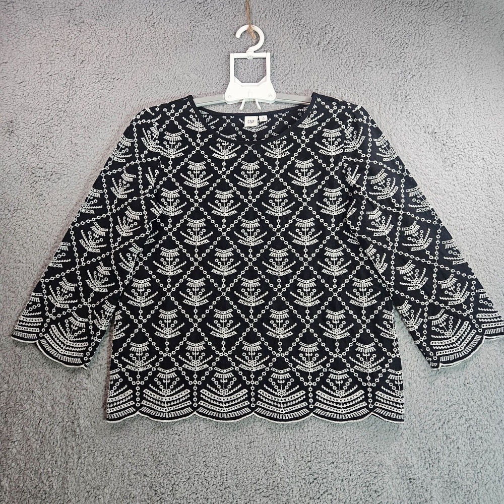 Gap Top Blouse Womens Small‎ Embroidered Scalloped Hem Black White - S